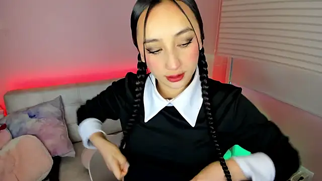 tinysara online show from July 12, 4:09 pm