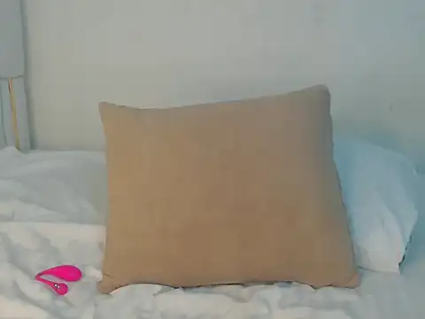 wetmypants online show from April 6, 8:10 pm