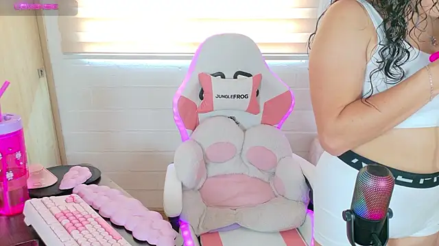 megan doll2 online show from March 12, 6:25 pm