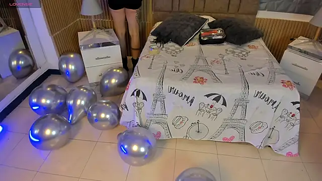 charlottewhitte online show from October 31, 12:28 pm