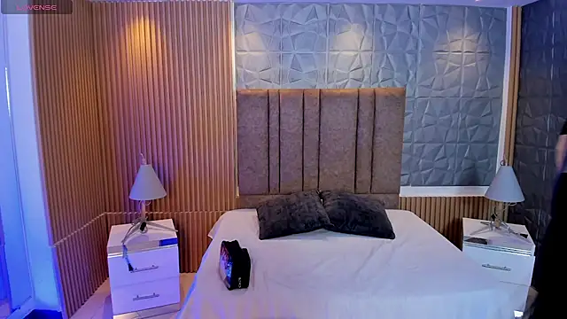 charlottewhitte online show from February 11, 11:04 am