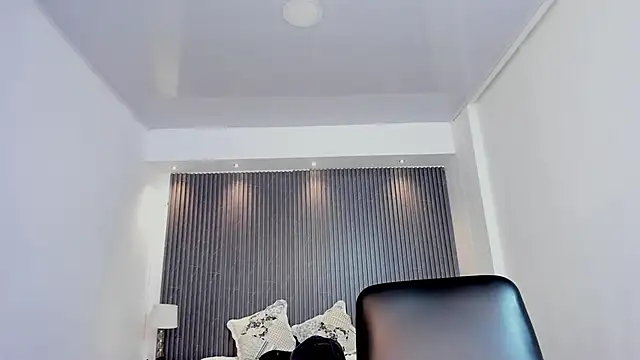 charlottewhitte online show from April 13, 11:27 am