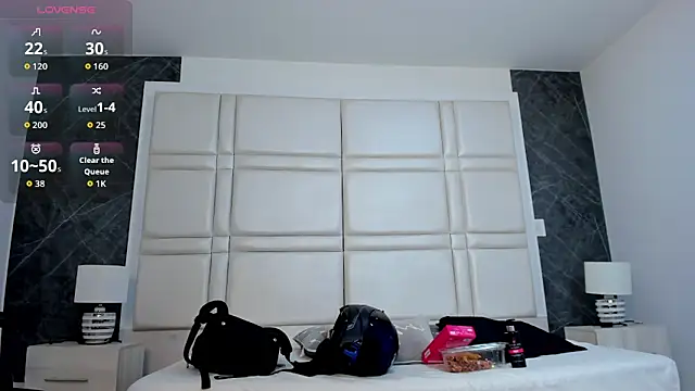 charlottewhitte online show from April 21, 10:54 am