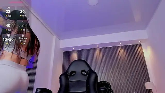 charlottewhitte online show from April 23, 11:53 am