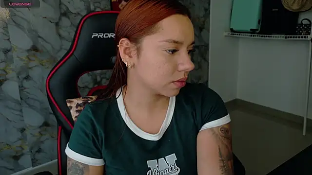 Snapshot of samantha_tattu chatting on October 8, 8:06 pm samantha tattu online show from October 8, 8:06 pm