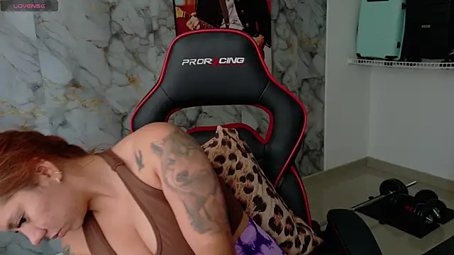 Snapshot of samantha_tattu chatting on October 16, 9:05 pm samantha tattu online show from October 16, 9:05 pm