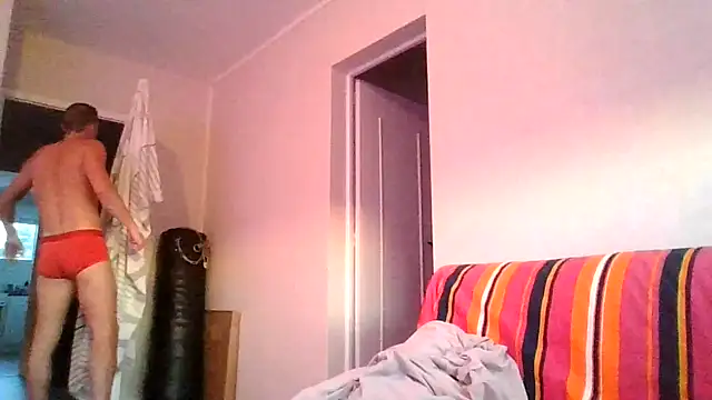 Snapshot of sebcucold chatting on April 7, 6:41 pm sebcucold online show from April 7, 6:41 pm