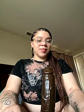 QueenNuttCollector online show from November 20, 4:18 pm