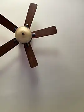 QueenNuttCollector online show from April 10, 5:50 pm