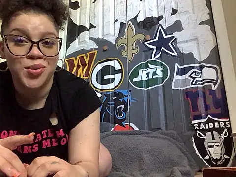 Snapshot of QueenNuttCollector chatting on May 12, 4:48 pm QueenNuttCollector online show from May 12, 4:48 pm