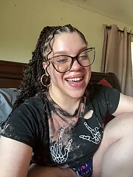 Snapshot of QueenNuttCollector chatting on May 20, 4:24 pm QueenNuttCollector online show from May 20, 4:24 pm