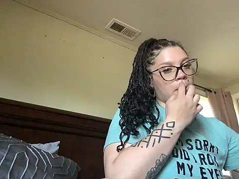 Snapshot of QueenNuttCollector chatting on June 2, 4:09 pm QueenNuttCollector online show from June 2, 4:09 pm
