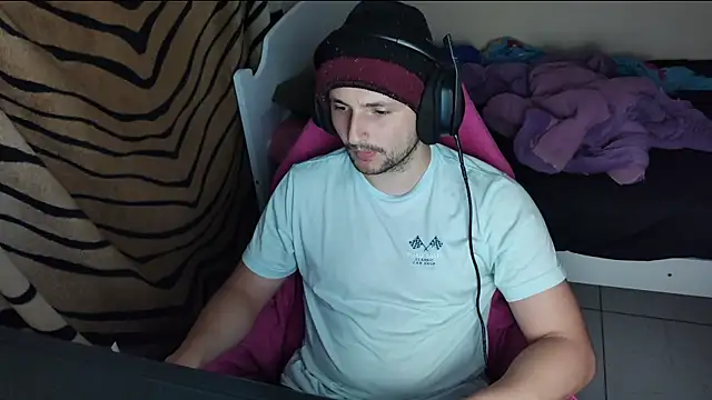 Snapshot of iurytx chatting on February 14, 10:47 pm iurytx online show from February 14, 10:47 pm