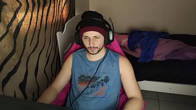 Snapshot of iurytx chatting on March 5, 8:21 pm iurytx online show from March 5, 8:21 pm