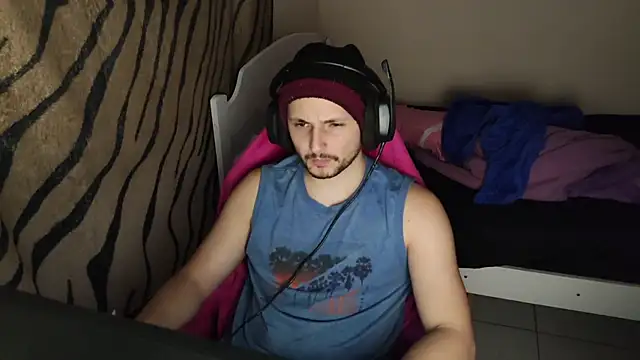 Snapshot of iurytx chatting on March 5, 11:27 pm iurytx online show from March 5, 11:27 pm