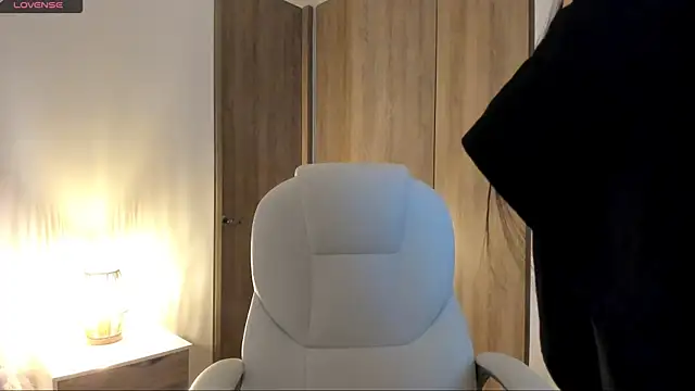 Snapshot of sophie_connors chatting on April 6, 11:44 am sophie connors online show from April 6, 11:44 am