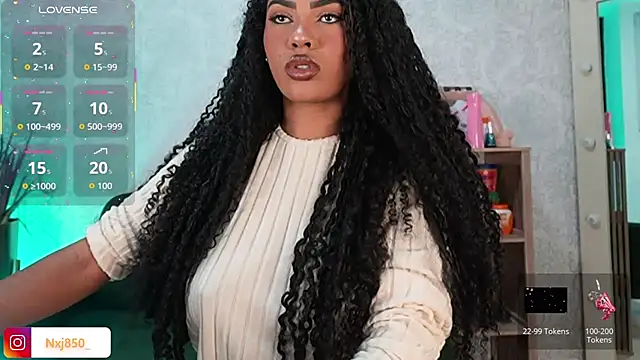 HOTBLACKANDWHITE2 online show from March 19, 2:37 am