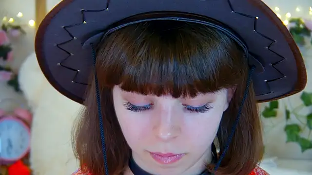 ElisabethDavis online show from April 4, 2:36 pm