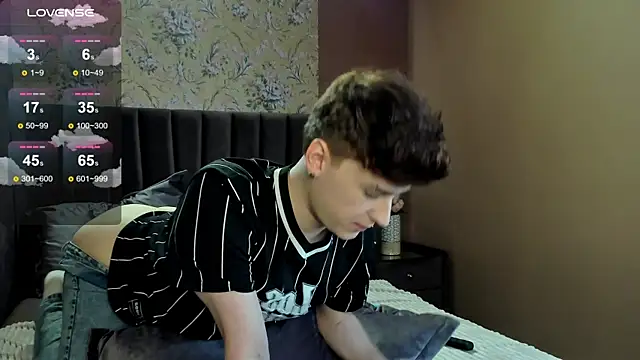  YummyTony  online show from February 26, 1:43 pm