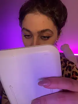 Snapshot of Your_insomniya chatting on November 4, 9:47 pm Your insomniya online show from November 4, 9:47 pm