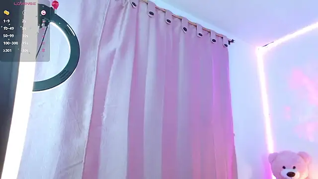 Snapshot of Angely_18 chatting on January 14, 11:05 pm Angely 18 online show from January 14, 11:05 pm