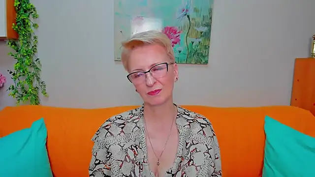 iamyourdream89 online show from April 13, 2:44 pm