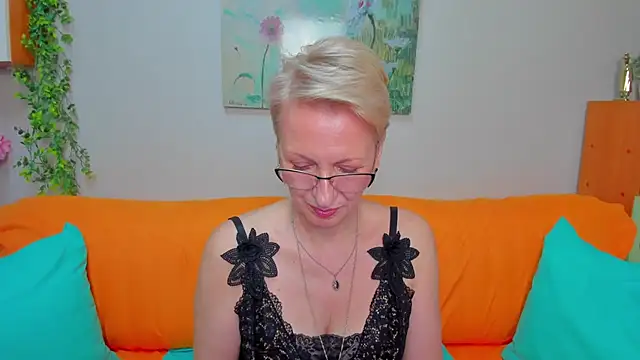 iamyourdream89 online show from April 21, 10:43 am