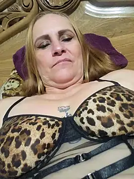 Snapshot of SeductionSilera chatting on November 4, 6:18 pm SeductionSilera online show from November 4, 6:18 pm