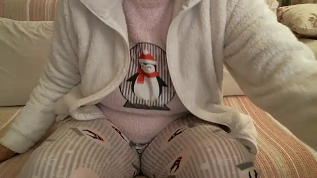 Snapshot of mysteriouscouple001 chatting on December 30, 3:14 am mysteriouscouple001 online show from December 30, 3:14 am