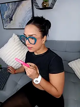 Amber Etan online show from April 21, 2:01 pm