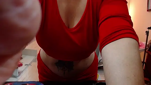 Snapshot of Sarah_teiku chatting on December 27, 12:18 am Sarah teiku online show from December 27, 12:18 am