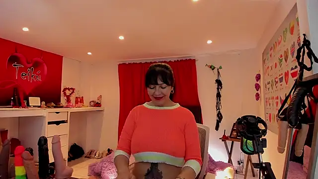 Sarah teiku online show from June 9, 6:52 pm