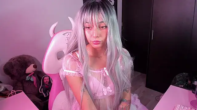 amber yull online show from September 25, 1:53 am