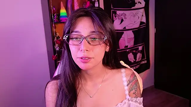 amber yull online show from June 2, 6:10 pm