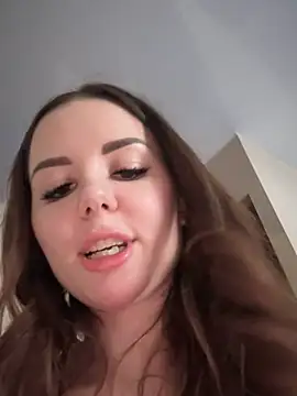 Snapshot of Alina_Vibe_Me chatting on March 8, 2:45 am Alina Vibe Me online show from March 8, 2:45 am