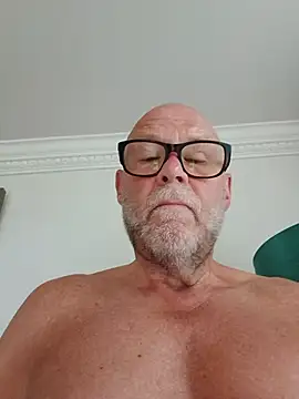Snapshot of Tempted1973 chatting on May 29, 5:16 am Tempted1973 online show from May 29, 5:16 am