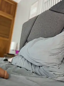 nicolette sweet  online show from April 23, 12:23 am