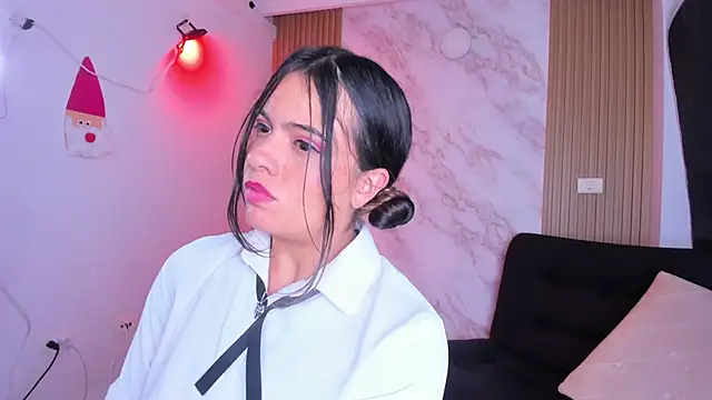 Snapshot of Megan_blue7 chatting on February 13, 5:44 pm Megan blue7 online show from February 13, 5:44 pm