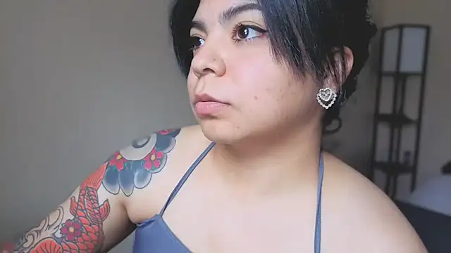 kimmiakiss22 online show from March 13, 8:00 pm