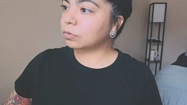 kimmiakiss22 online show from March 15, 8:21 pm