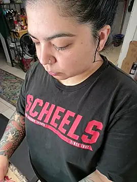 kimmiakiss22 online show from April 22, 9:16 pm