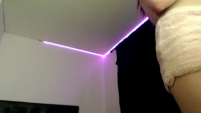 Snapshot of dolcemacca chatting on September 24, 1:42 am dolcemacca online show from September 24, 1:42 am