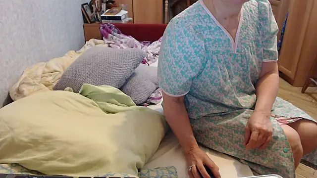 Snapshot of zarinafonliberman chatting on February 1, 6:21 am zarinafonliberman online show from February 1, 6:21 am