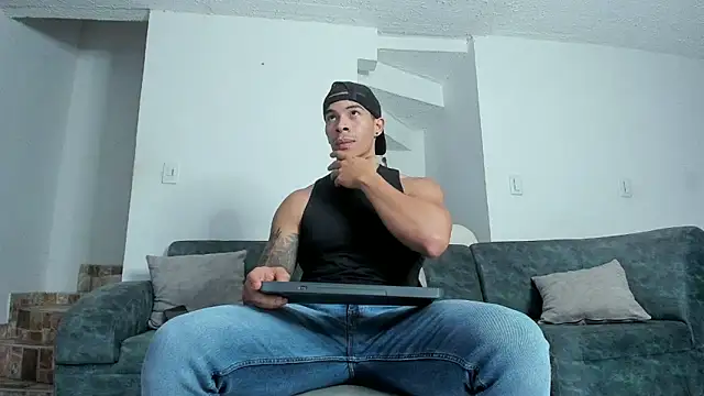 Snapshot of _heracles_ chatting on February 7, 10:02 pm heracles online show from February 7, 10:02 pm