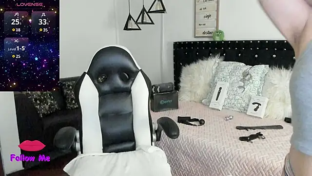 natasha logan  online show from January 18, 4:04 am