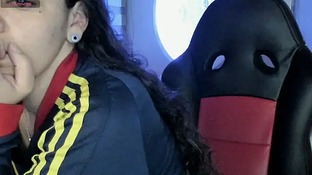 natasha logan  online show from March 27, 4:07 am