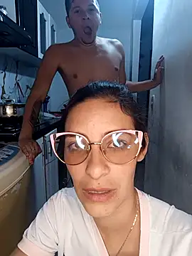 catire2323 online show from March 29, 12:21 am