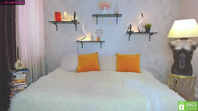 Snapshot of StripBianka chatting on February 8, 10:39 am StripBianka online show from February 8, 10:39 am