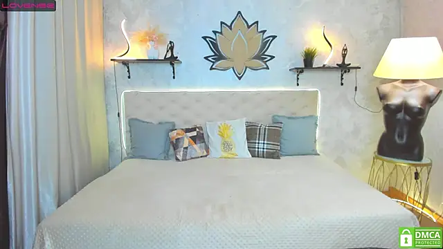 Snapshot of StripBianka chatting on October 13, 9:42 am StripBianka online show from October 13, 9:42 am