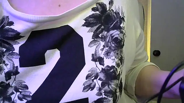 Snapshot of JLA_kiss chatting on April 5, 2:58 pm JLA kiss online show from April 5, 2:58 pm